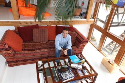 M?nchen 01 12 2015 Schauspieler und Umwelt Aktivist Hannes Jaenicke in seiner Wohnung am Ammersee-stock-foto