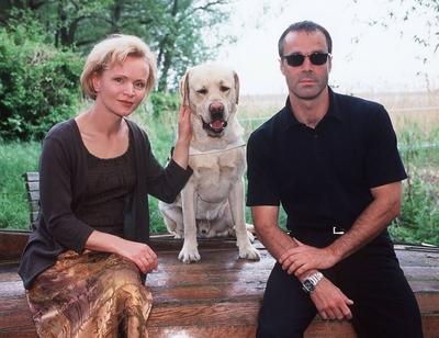 ALPHAMANN Tom Leschek HANNES JAENICKE mit der Psychologin Jessica van der Laan RENEe SOUTENDIJK-stock-foto
