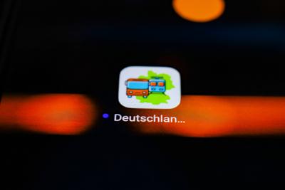 Bundesweites Deutschlandticket kommt ab Mai Deutschlandticket. 49-Euro-Ticket soll wohl nur digital erscheinen und löst-stock-foto