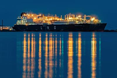 Blick auf das LNG-Spezialschiff Energos Power im Hafen von Mukran am 16.08.2024 in Sassnitz. Das umstrittene Fluessiggas-stock-photo