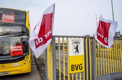 10 . 02 . 2025 , Berlin / Britz : Ganzt?giger BVG Warnstreik in Berlin . Foto : BVG Betriebshof Britz in der Gradestra?e-stock-foto