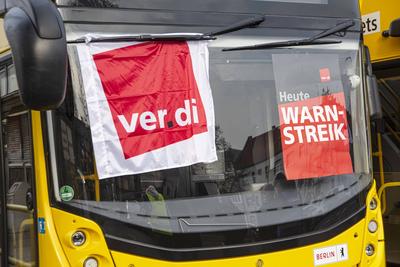 10 . 02 . 2025 , Berlin / Britz : Ganzt?giger BVG Warnstreik in Berlin . Foto : BVG Betriebshof Britz in der Gradestra?e-stock-foto