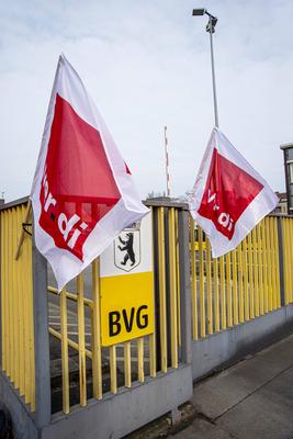 10 . 02 . 2025 , Berlin / Britz : Ganzt?giger BVG Warnstreik in Berlin . Foto : BVG Betriebshof Britz in der Gradestra?e-stock-foto