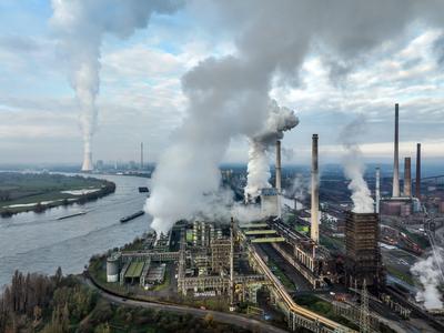 Duisburg, Ruhrgebiet, Nordrhein-Westfalen, Deutschland - ThyssenKrupp Steel Europe, Huettenwerk mit Kokerei Schwelgern K-stock-foto