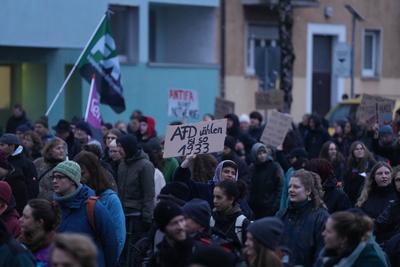 10.02.2025 - Deutschland, Freiburg im Breisgau, Baden-W?rttemberg, Europa: Demonstration gegen AfD-Veranstaltung, B?ndni-stock-foto
