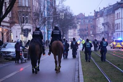 10.02.2025 - Deutschland, Freiburg im Breisgau, Baden-W?rttemberg, Europa: Demonstration gegen AfD-Veranstaltung, B?ndni-stock-foto