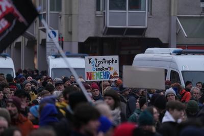 10.02.2025 - Deutschland, Freiburg im Breisgau, Baden-W?rttemberg, Europa: Demonstration gegen AfD-Veranstaltung, B?ndni-stock-foto