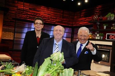 Bildnummer: 54979926  Datum: 01.12.2010  Copyright: imago/Horst GaluschkaDie Jury Katja Burghardt (l-r), Reiner Calmund, Heinz Horrmann am 01.12.2010 bei der Aufzeichnung zur VOX Sendung Promi Kocharena in K?ln - ein Sendetermin steht noch nicht fest People kbdig xns xcb xo0x 2010 quer kochen Jury Gruppenbild Heinz Horrmann Reiner Calmund Katja Burghardt VOX Promi Kocharena Gem?se Obst Bildnummer 54979926 Date 01 12 2010 Copyright Imago Horst  the Jury Katja Burghardt l r Reiner Calmund Heinz Horrmann at 01 12 2010 at the Recording to Vox Consignment Celebrity Koch Arena in Cologne a Broadcast is yet not close Celebrities Kbdig xns  xo0x 2010 horizontal cooking Jury Group photo Heinz Horrmann Reiner Calmund Katja Burghardt Vox Celebrity Koch Arena Vegetables Fruit-stock-photo