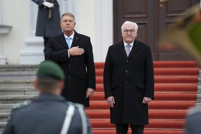 Staatsbesuch, Bundespr?sident, Pr?sident von Rum?nien, Klaus Iohannis Bundespr?sident Frank-Walter Steinmeier empf?ngt P-stock-foto