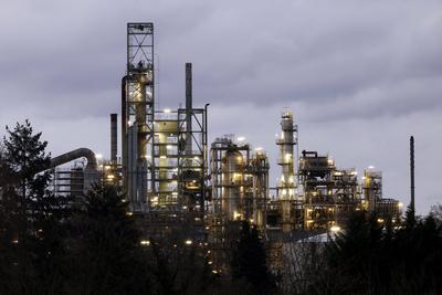 IMAGO Nature: Unsere Erde, Energiequellen, Erdgas Industrieanlagen an der Shell Rheinland Raffinerie am Standort in Godo-stock-foto