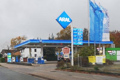 ARAL Tankstelle in Lehrte bei Hannover am 14.11.2024 *** ARAL filling station in Lehrte near Hanover on 14 11 2024-stock-foto