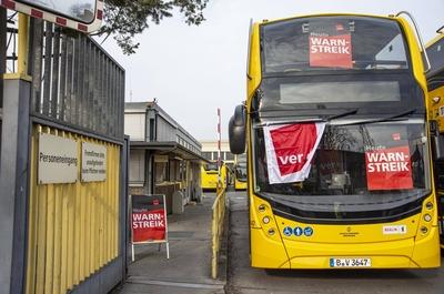 News Bilder des Tages 10 . 02 . 2025 , Berlin / Britz : Ganzt?giger BVG Warnstreik in Berlin . Foto : BVG Betriebshof Br-stock-foto