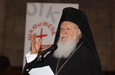 Bildnummer: 59882914  Datum: 17.02.2008  Copyright: imago/epdAnl?sslich der Gr?ndung des Weltkirchenrates vor 60 Jahren hat der ?kumenische Patriarch von Konstantinopel, Bartholom?us (Foto), die Mitgliedskirchen aufgerufen, ihre Kooperation noch enger zu gestalten. Die Br?cken zwischen uns zur ?berwindung unserer Differenzen sind unerl?sslich, heute mehr als jemals zuvor , sagte Bartholom?us am Sonntag (17.02.08) bei einem Festgottesdienst in der Kathedrale von Genf. In der Kathedrale waren Mitglieder des Zentralausschusses des ?kumenischen Rates der Kirchen (?RK) und ?RK-Mitarbeiter zusammengekommen, um das Jubil?um zu feiern. (Siehe epd-Bericht vom 17.02.08) DER ABDRUCK DES EPD-FOTOS IST HONORARPFLICHTIG! Festgottesdienst anl?sslich der Gr?ndung des Weltkirchenrates vor 60 Jahren x0x xkg 2008 quer Europa Schweiz Genf Personen Religionen Christentum Evangelische Kirche Gottesdienste Festgottesdienst Institutionen ?RK Orthodoxe Kirchen ?kumene  59882914 Date 17 02 2008 Copyright Imago epd during the Established the  before 60 Years has the Ecumenical Patriarch from Constantinople Bartholomew Photo the  called theirs Cooperation yet close to shape the Bridges between us to Overcome it We Differences are essential Today more as ever before said Bartholomew at Sunday 17 02 08 at a Hard worship in the Cathedral from Geneva in the Cathedral Were Members the  the Ecumenical Council the Churches WCC and WCC Employees  to the Anniversary to celebrate See epd Report of 17 02 08 the Imprint the epd Photos is  Hard worship during the Established the  before 60 Years x0x xkg 2008 horizontal Europe Switzerland Geneva People Religions Christianity Protestant Church Worship Hard worship Institutions WCC Orthodox Churches Ecumenism-stock-foto