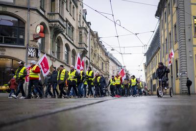 GEW UND VER.DI WARNSTREIK IN ERFURT-stock-foto