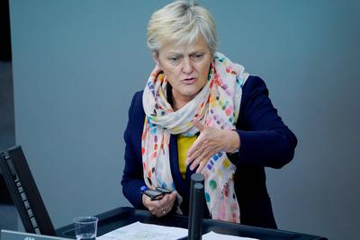 178. Bundestagssitzung im Reichstag in Berlin Aktuell, 29.09.2020, Berlin Renate Kuenast im Portrait bei ihrer Rede bei-stock-photo