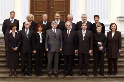 Bundesregierung: Vorn v.li.n.re.: Ulla Schmidt (SPD), Peter Struck (SPD), Edelgard Bulmahn (SPD), Joschka Fischer (B?ndn-stock-foto