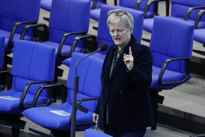 208. Sitzung und Debatte des Deutschen Bundestag in Berlin Aktuell, 10.02.2021, Berlin, Renate Kuenast im Portrait im Pl-stock-photo