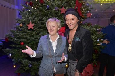 ZANDER 24. Weihnachtsfeier f?r Obdachlose und Beduerftige Renate Kuenast, Julia F.M. Stoeckel 24. Weihnachtsfeier f?r O-stock-foto