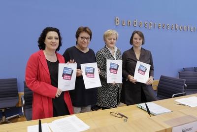 Themen der Woche Bilder des Tages Berlin, Bundespressekonferenz, Thema: Berliner Erkl?rung f?r Gleichheit auf dem Gehal-stock-foto