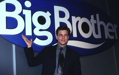 Bildnummer: 56903030  Datum: 19.01.2000  Copyright: imago/teutopressPercy Hoven (TV-Moderator) 01/00 pp Mann TV Fernsehen Moderation Moderator BigBrother - Der Talk Big brother dunkelhaarig Brille seri?s Anzug Hemd Krawatte stehend Halle Wand halb quer l?chelnd grinsend gestikulierend posierend Logo BigBrother zeigend pr?sentierend Fototermin Pressekonferenz BigBrother am 19.01.2000 in H?rth People D xcb x0x 2000 quer  56903030 Date 19 01 2000 Copyright Imago  Percy Hoven TV presenter 01 00 PP Man TV Television Moderation presenter  the Talk Big Brother dark haired Glasses seriously Suit Shirt Tie standing Hall Wall half horizontal smiling grinning gesticulating posing emblem  showing presenting Photo call Press conference  at 19 01 2000 in H?rth Celebrities D  x0x 2000 horizontal-stock-foto