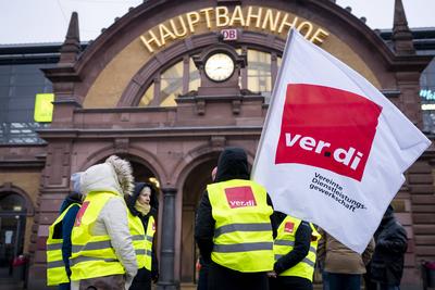 GEW UND VER.DI WARNSTREIK IN ERFURT-stock-foto