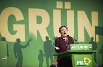 Renate K?NAST, Fraktionsvorsitzende, bei Ihrer Rede, Gestik, Geste, dahinter steht das Wort Gr?n,  - 32. Ordentliche Bun-stock-foto