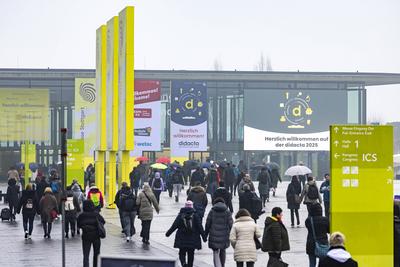 Messe Didacta in Stuttgart, Europas gr??te Bildungsmesse. F?r Aufregung sorgte im Vorfeld ein Messestand der in weiten T-stock-foto