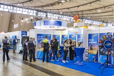 Messe Didacta in Stuttgart, Europas gr??te Bildungsmesse. F?r Aufregung sorgte im Vorfeld ein Messestand der in weiten T-stock-foto
