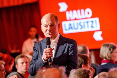 Olaf Scholz in Cottbus-stock-foto