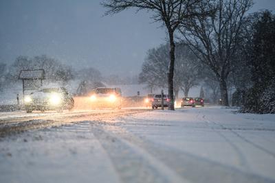 Schneefront rollt ?ber Norddeutschland.-stock-foto