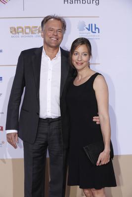 Johanna Wokalek mit Thomas Hengelbrock / Deutscher Radiopreis 2015 am 3. September 2015 im Schuppen 52 in Hamburg / ***-stock-foto