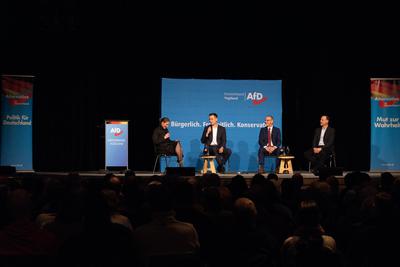 11.02.2025, Bundestagswahlkampf im Vogtland, B?rgerdialog mit dem AfD-Direktkandidaten Mathias Weiser-stock-foto
