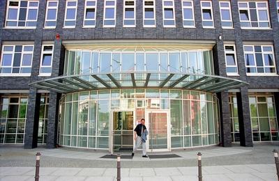 Bildnummer: 50308877  Datum: 02.07.2001  Copyright: imago/LemEingang zur Friedrich-Ebert-Stiftung in Berlin , Geb?ude, au?en, Au?enansicht; 2001, Berlin, Eing?nge, Stiftungen, Unternehmenssitz, FES; , quer, Kbneg, B?rogeb?ude, Deutschland / Einzelbild, Personen-stock-foto