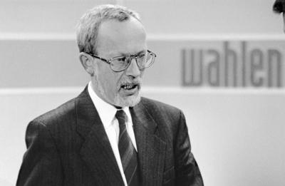 Lothar de Maiziere, letzter DDR-Ministerpraesident, am Wahlabend der Bundestagswahl, Berlin, Dezember 1990 DEU, Deutschl-stock-foto