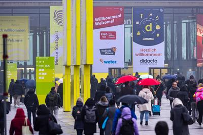 Messe Didacta in Stuttgart, Europas gr??te Bildungsmesse. F?r Aufregung sorgte im Vorfeld ein Messestand der in weiten T-stock-foto