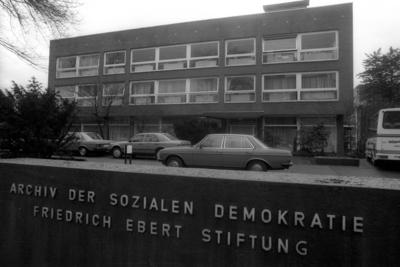 Bildnummer: 55417540  Datum: 05.03.1986  Copyright: imago/Dieter BauerSitz der Friedrich-Ebert-Stiftung in Bonn  Politik 10B kbneg sw xsp 1986 quer Geb?udeBildnummer 55417540 Date 05 03 1986 Copyright Imago Dieter Bauer Seat the Friedrich Ebert Foundation in Bonn politics 10b Kbneg black and white xsp 1986 horizontal Building-stock-foto