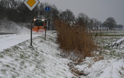 Schneefront rollt ?ber Norddeutschland.-stock-foto