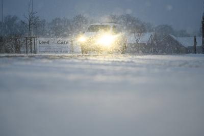 Schneefront rollt ?ber Norddeutschland.-stock-foto