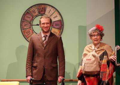 v.l. Johannes Hallervorden mit Brigitte Grothum in Oma Trick, Komoedie von Charles Lewinsky unter der Regie von Irene Ch-stock-foto