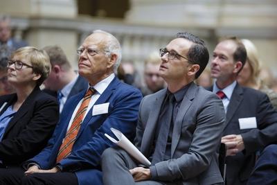 Bundesjustizminister Heiko Maas, SPD, nimmt im Museum fuer Kommunikation an der Veranstaltung Digitales Leben - Vernetz-stock-photo