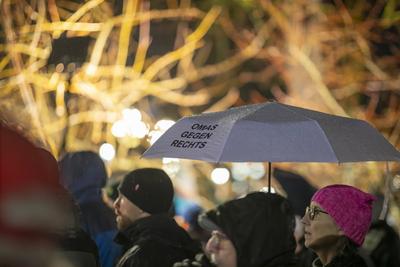Hunderte demonstrieren gegen Frohnmaier-Auftritt, Hunderte Demonstranten protestierten gegen einen Auftritt des umstritt-stock-foto