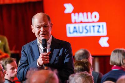 Olaf Scholz in Cottbus-stock-foto