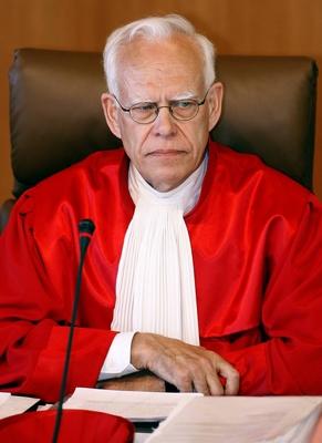 Wolfgang Hoffmann-Riem (GER/Richter des Ersten Senats des Bundesverfassungsgerichts) in Karlsruhe-stock-foto