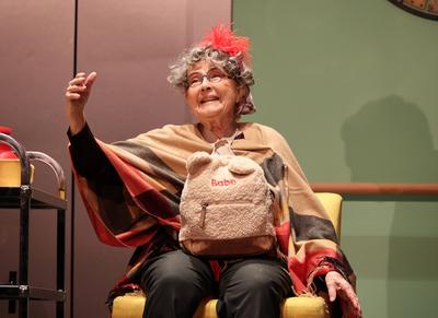 Brigitte Grothum in Oma-Trick, Komoedie von Charles Lewinsky unter der Regie von Irene Christ im Schlosspark Theater, Be-stock-foto