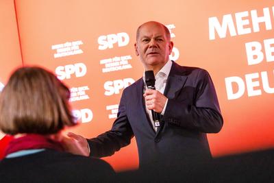 Olaf Scholz in Cottbus-stock-foto