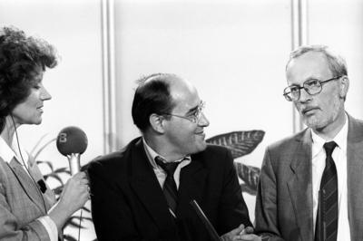 Volkskammerwahlen in Ost-Berlin/DDR: Gregor Gysi (li., Deutsche Demokratische Republik/PDS) und Lothar de Maiziere (re.,-stock-foto