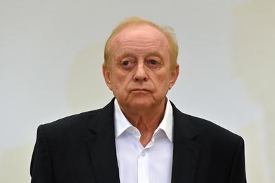 Alfons SCHUHBECK legt ein Teilgestaendnis ab. Einzelbild,angeschnittenes Einzelmotiv,Portraet,Portrait,Portr?t. 2.Prozes-stock-foto