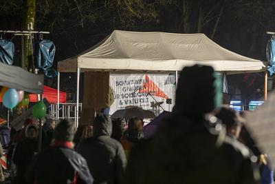 Hunderte demonstrieren gegen Frohnmaier-Auftritt, Hunderte Demonstranten protestierten gegen einen Auftritt des umstritt-stock-foto