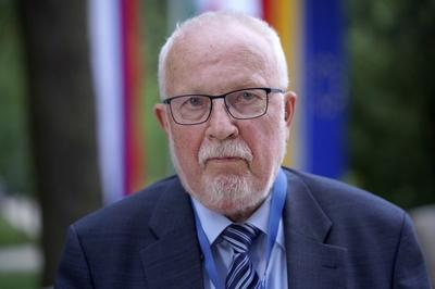 Lothar de Maiziere beim Empfang des NRW-Ministerpr?sidenten zum 18. Petersburger Dialog 2019 auf Schloss Drachenburg. K-stock-foto