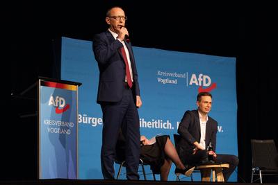 11.02.2025, Bundestagswahlkampf im Vogtland, B?rgerdialog mit dem AfD-Direktkandidaten Mathias Weiser-stock-foto